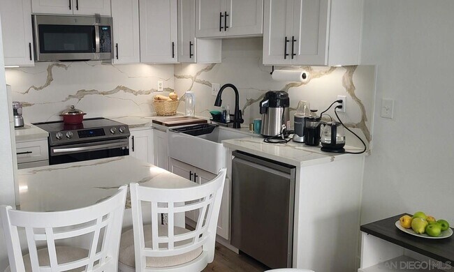 Building Photo - 546 Via De La Valle Lk