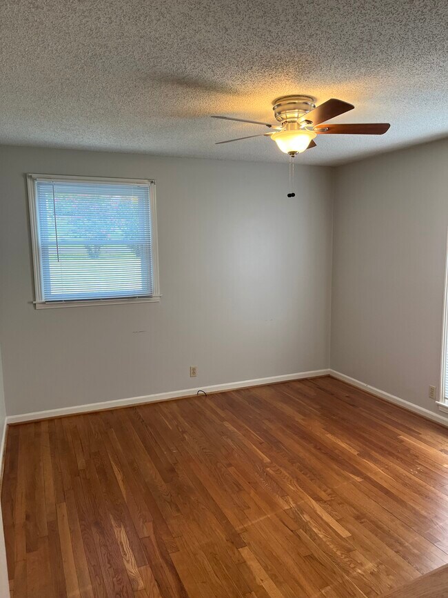 hallway bedroom #2 - 1522 Lipscomb Dr