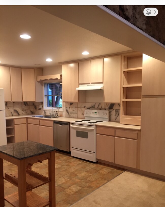 Building Photo - Cozy 1 bedroom/1 Bathroom Private Townhome in Littleton!