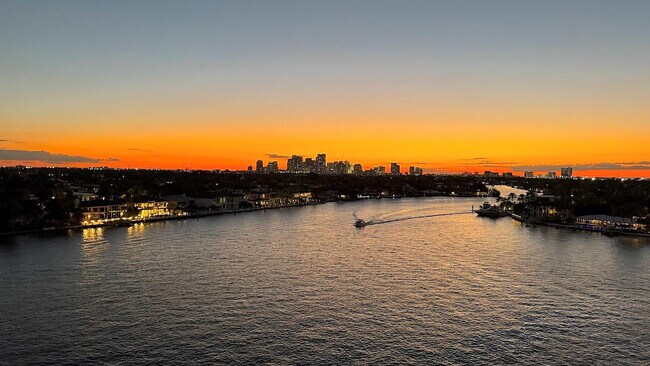 Foto del edificio - 435 Bayshore Dr