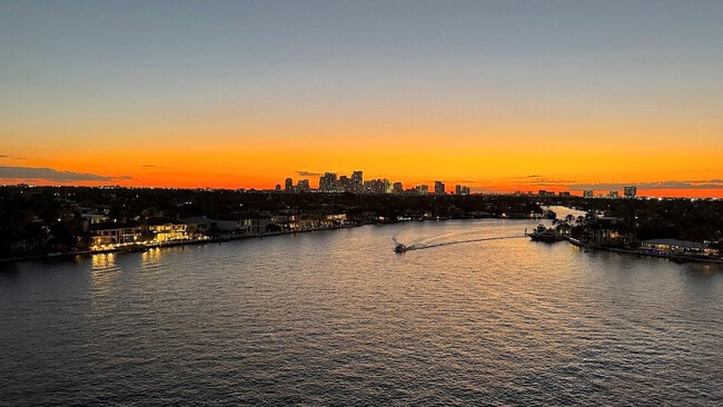 Building Photo - 435 Bayshore Dr