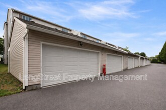 Building Photo - 13027 NE Prescott Dr
