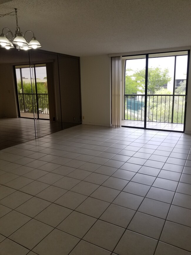 Foto del edificio - 8025 SW 107th Ave