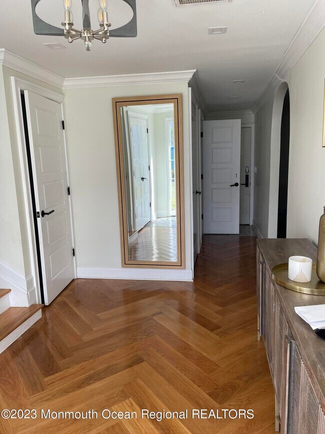 Foto del edificio - 501 Monmouth Pl