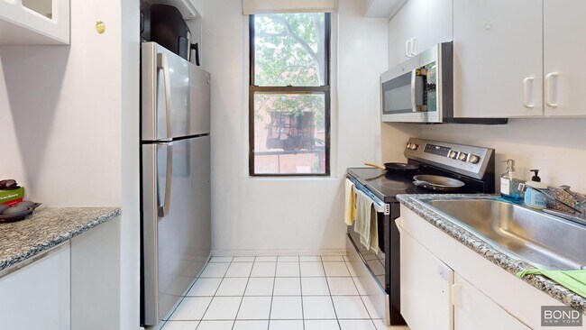 Foto del edificio - 78 W 11th St