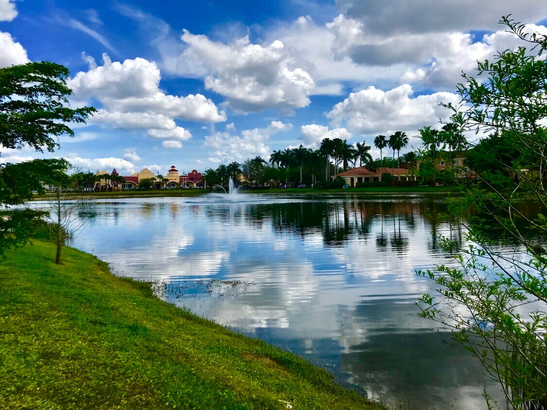 Foto principal - 8342 Bernwood Cove Loop