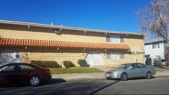 Primary Photo - 38521 5th St E