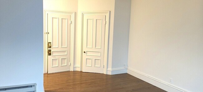 Building Photo - 387 Beacon St