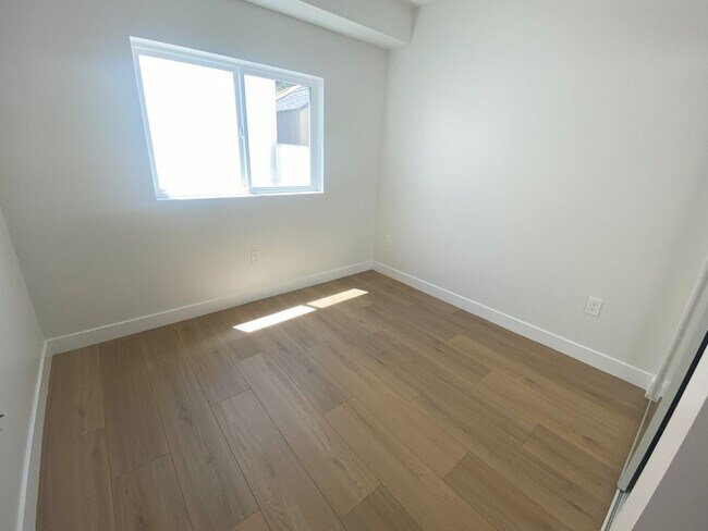 Foto del edificio - 4641 W 130th St