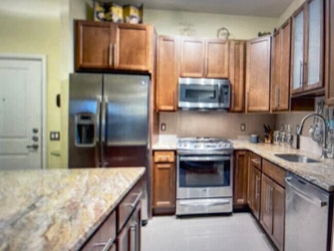 Baños completamente nuevos y aire acondicionado nuevo, condominio de dos niveles. - 126 Vista Verdi Cir