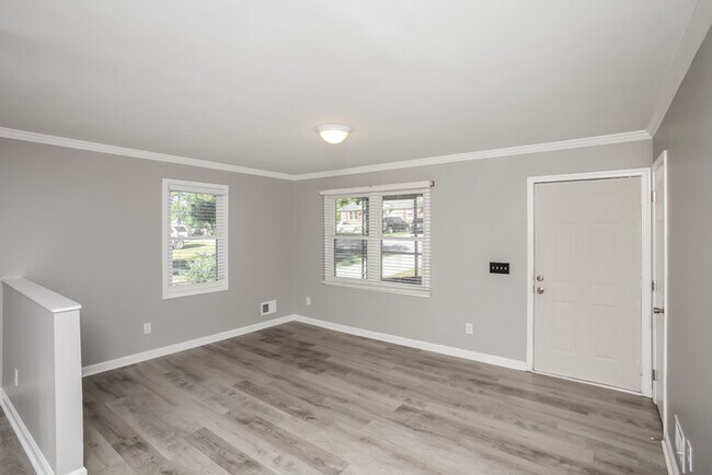 Building Photo - 124 Cross Hill Road
