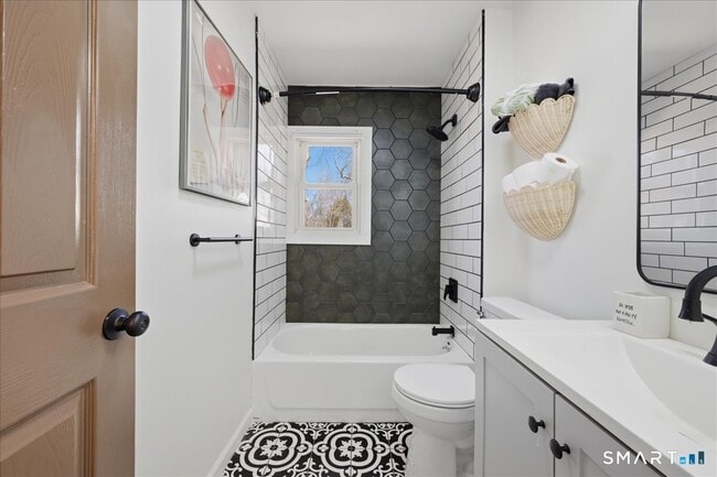 Foto del edificio - 106 Midway Oval