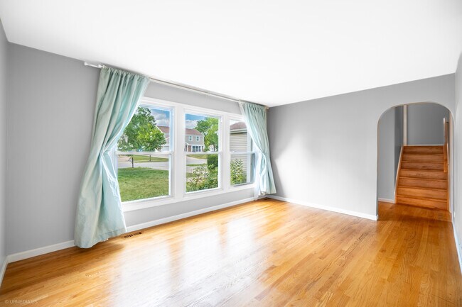 Building Photo - 2122 Kensington Dr