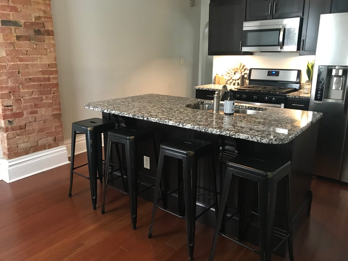 Foto principal - 613 E 11th Ave