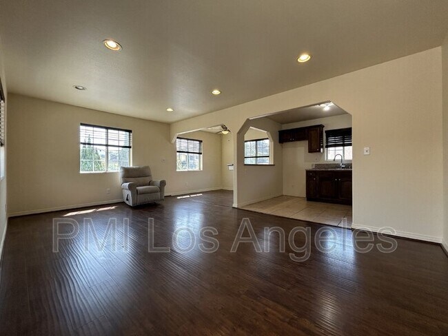 Foto del edificio - 725 Cornwell St