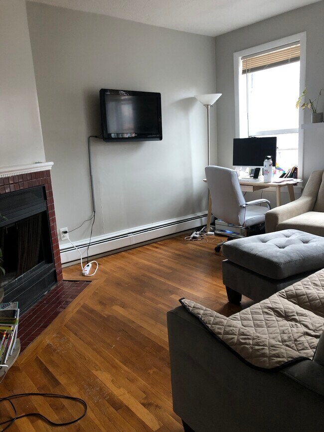 Building Photo - 33 Garden St