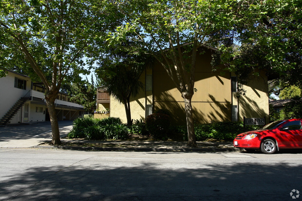 Mills Oaks Apartments Apartments in Menlo Park, CA