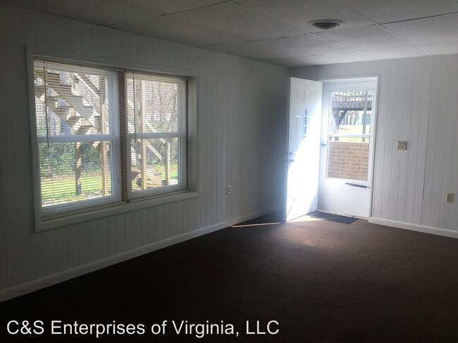 Building Photo - 2 br, 1 bath Apartment - 687 Northington St.