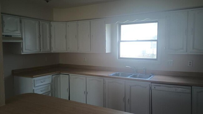 Building Photo - 480 Ridge Ave
