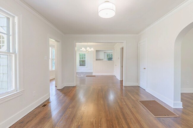 Building Photo - Updated home blends historic charm with mo...