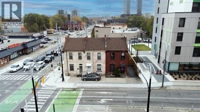 Building Photo - 116 Bay St N