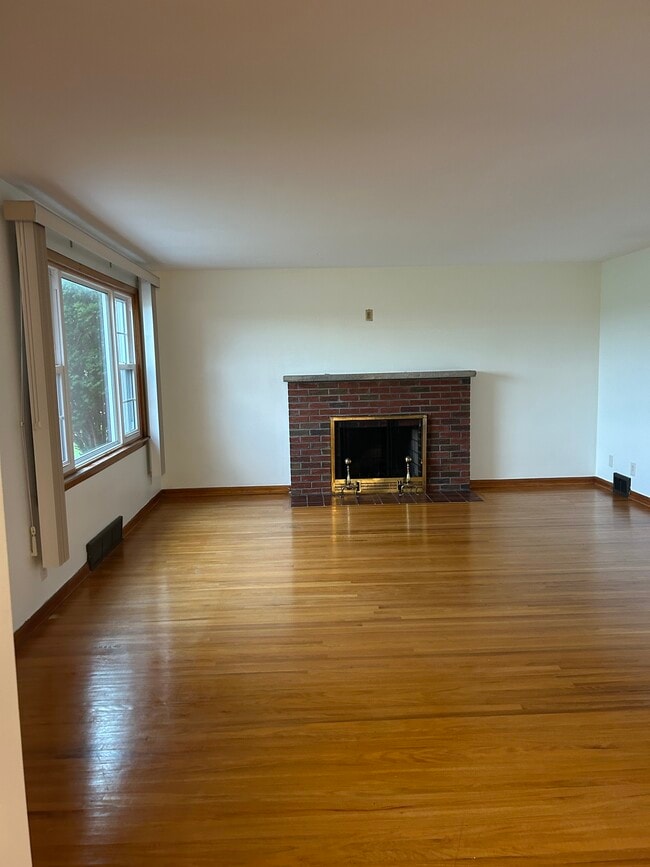 Building Photo - 59 S Youngs Rd