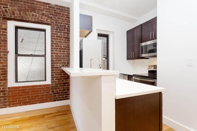 Foto del edificio - 4 br, 2 bath Duplex - 20 Vandam St