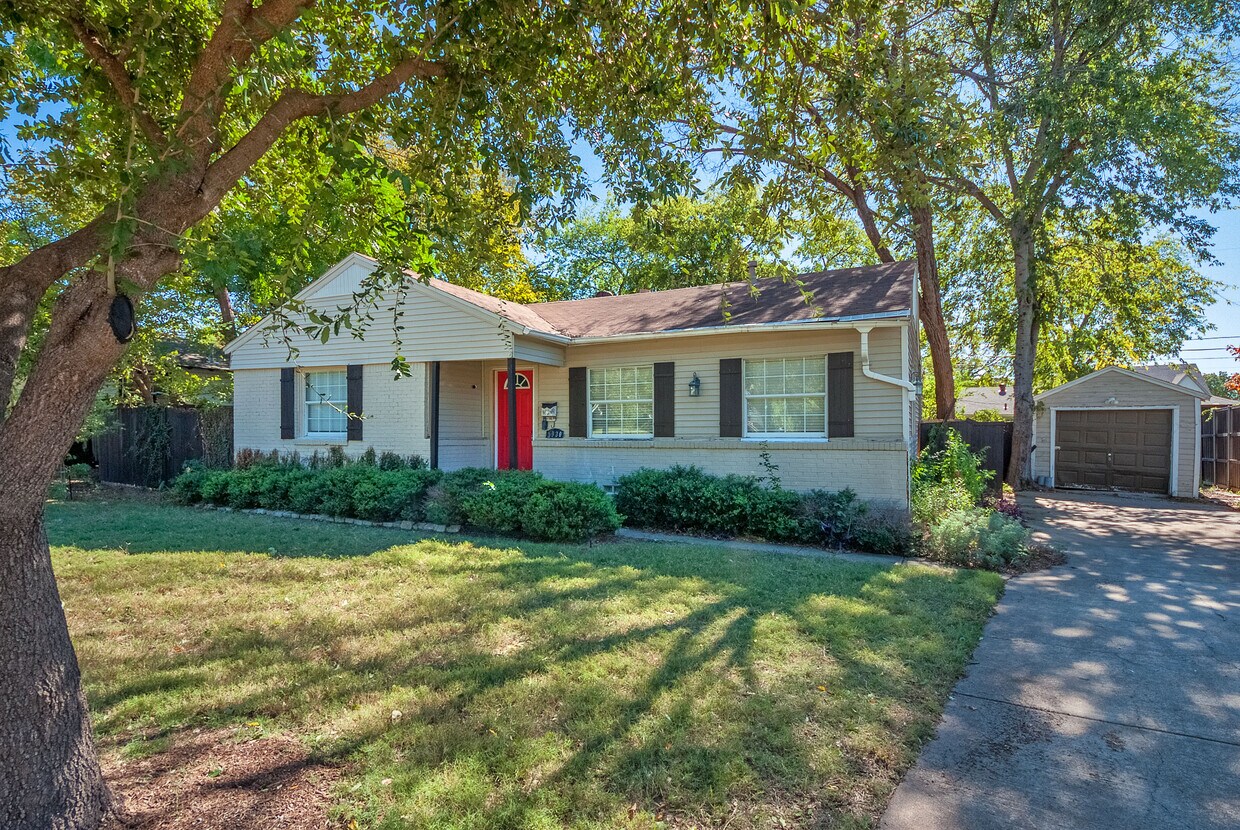 3930 Rochelle Dr, Dallas, TX 75220 House Rental in Dallas, TX