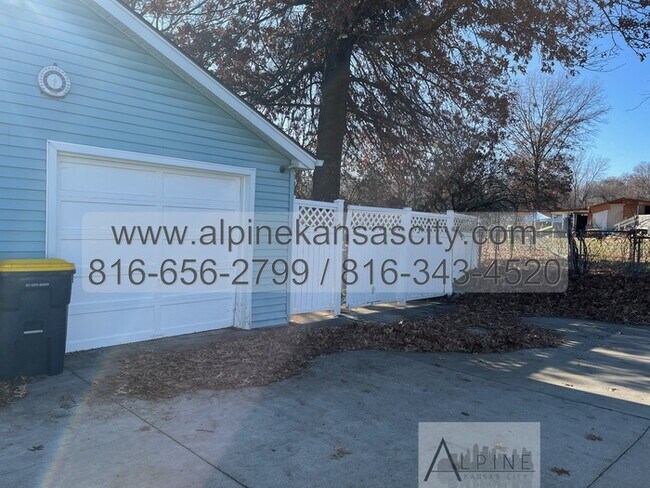 Foto del edificio - Spacious One Level Home on HUGE LOT!