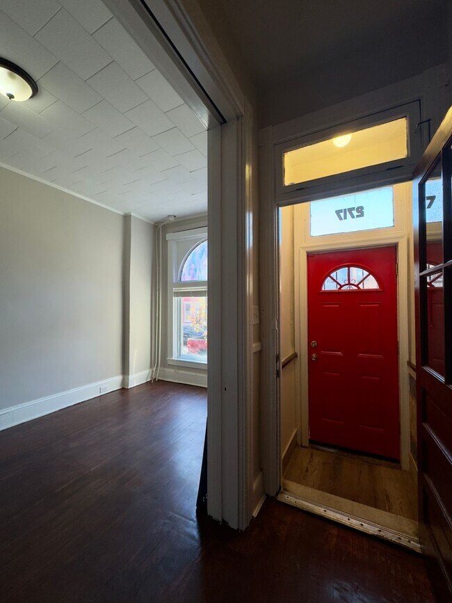 Foto del edificio - Spacious 3Bed/1Bath Townhome in Parkview -...