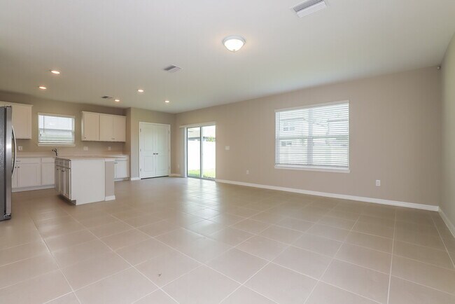 Building Photo - 2133 Tehama Ct