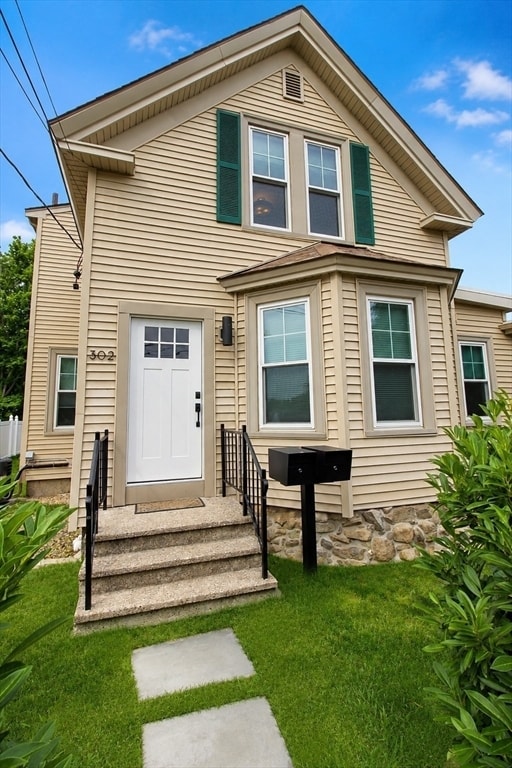 Building Photo - 302 Pine St