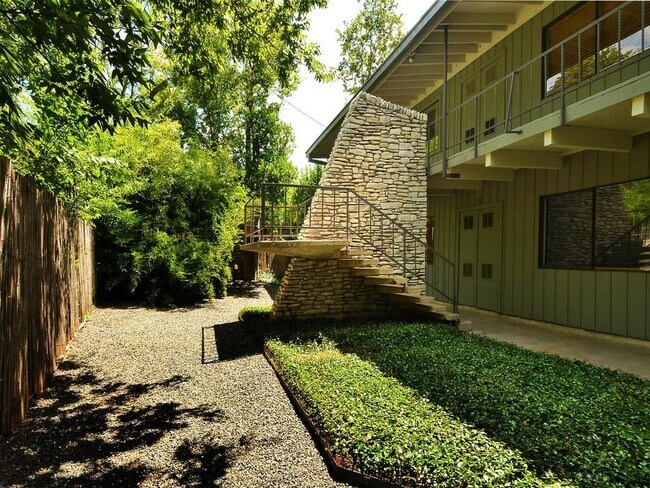 Foto del edificio - 2308 Enfield Rd