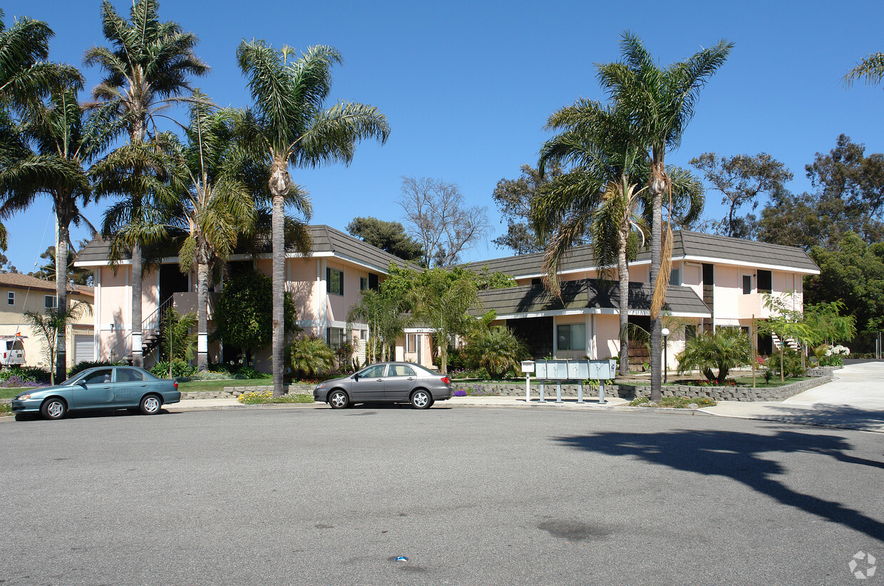 Foto del edificio - Empire Palms Apartments