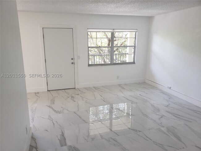 Foto del edificio - 13255 SW 7th Ct