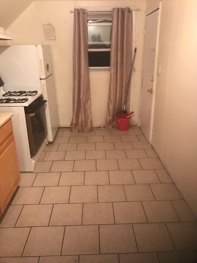 kitchen - 549 Court St