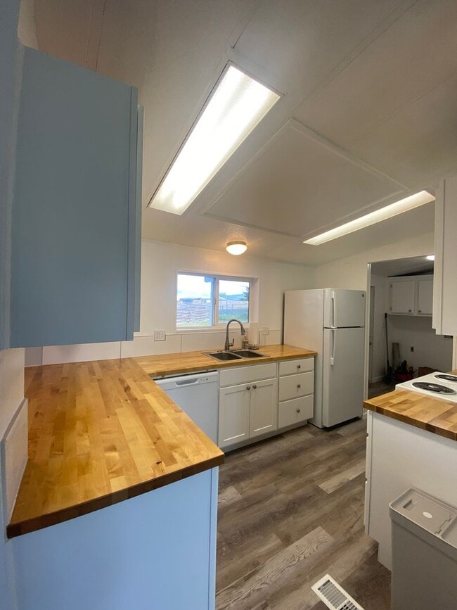 Building Photo - Updated 3 bedroom 2 bath home in Dallesport.