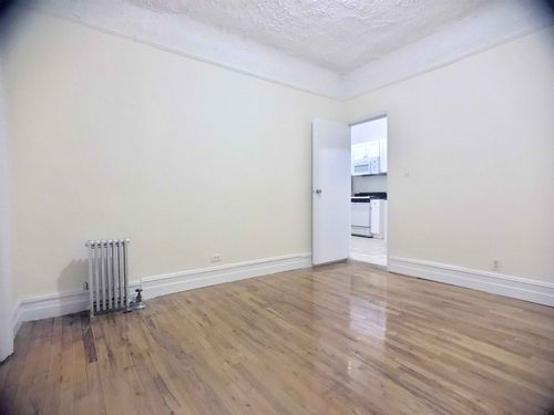 Building Photo - 216 W 108th St