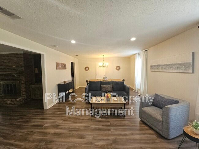 Foto del edificio - 4625 Tree Line Dr