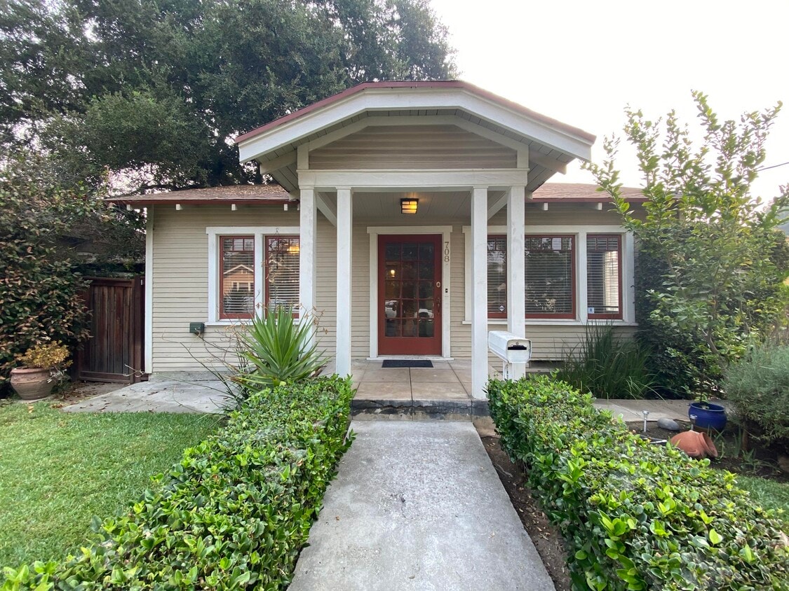 Primary Photo - 708 N Catalina Ave