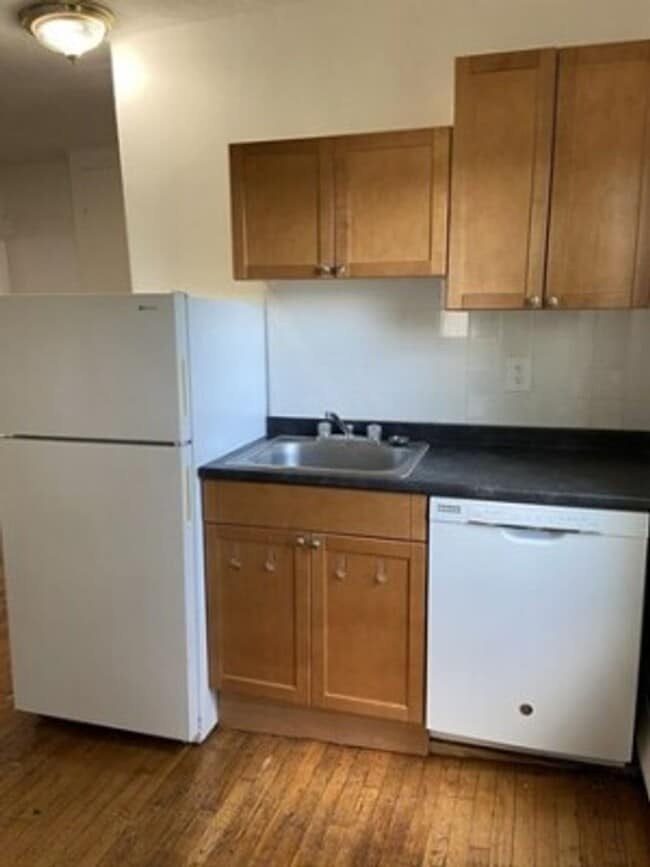 Building Photo - Kendall Sq. 1 Bedroom Apt. 9/1 - NO BROKER FEE