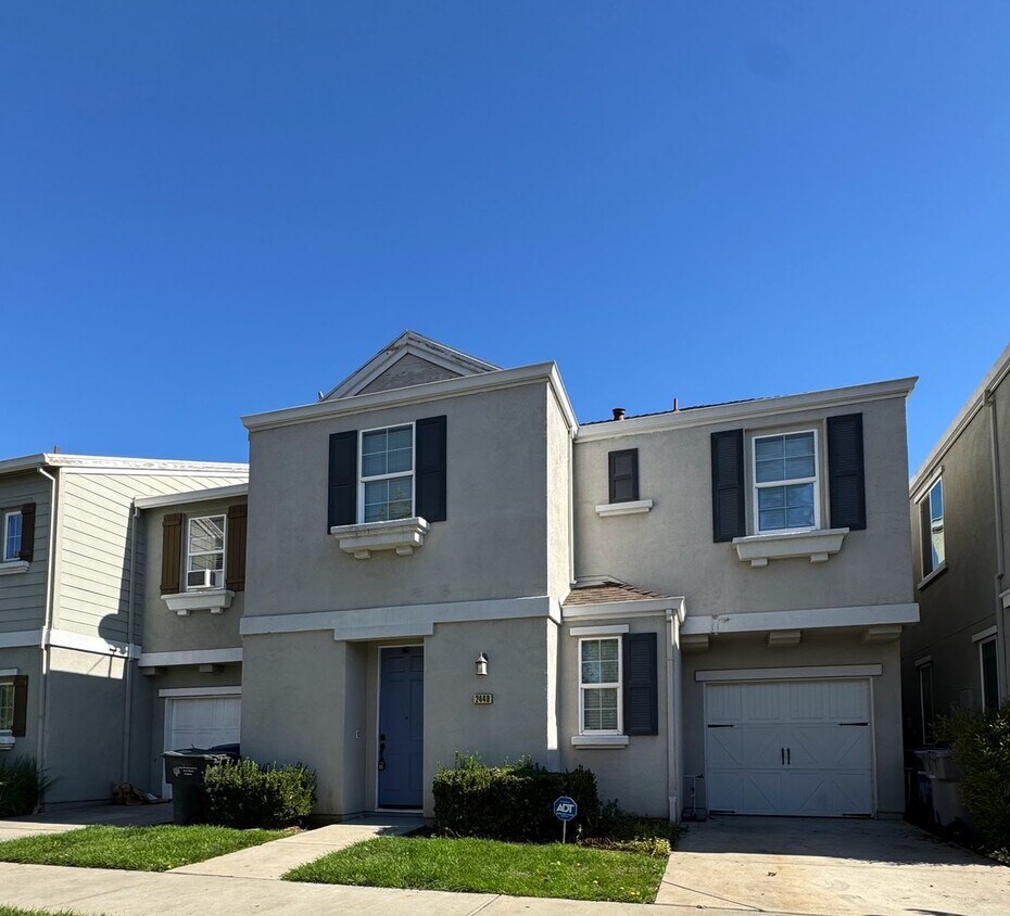 !!Get $200 OFF!! 3BR SFR w/ Tandem Garage & Fenced Yard near Boxwood St - !!Get $200 OFF!! 3BR SFR w/ Tandem Garage & Fenced Yard near Boxwood St