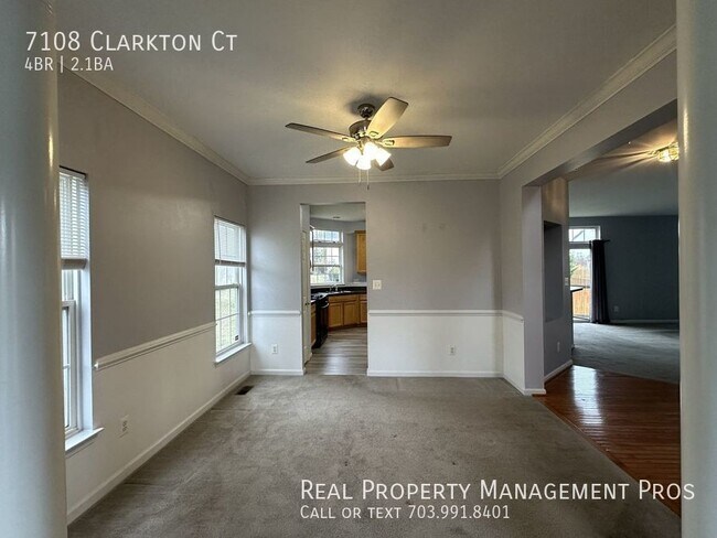 Foto del edificio - Numerous neighborhood amenities