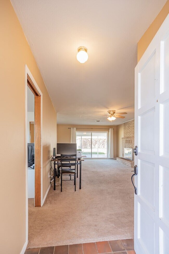 Foto del edificio - Pet Friendly 3 Bed 2 Bath - Large Backyard!