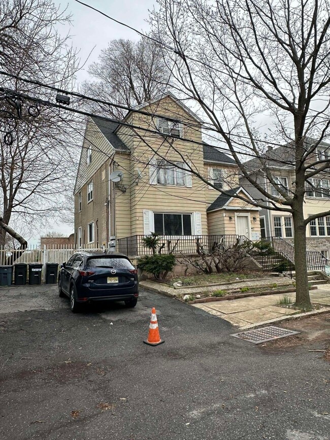 Building Photo - 31 Lincoln Pkwy
