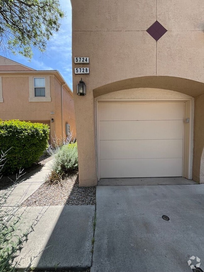 Building Photo - 5728 Valle Alegre Pl NW