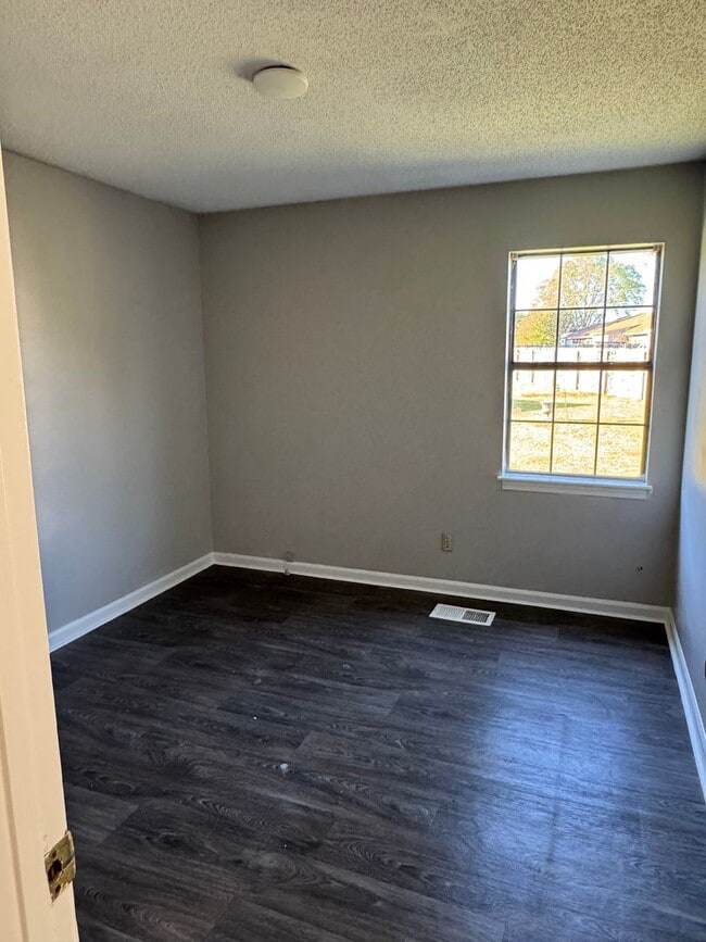 Building Photo - 223 Cedar Ridge Cove