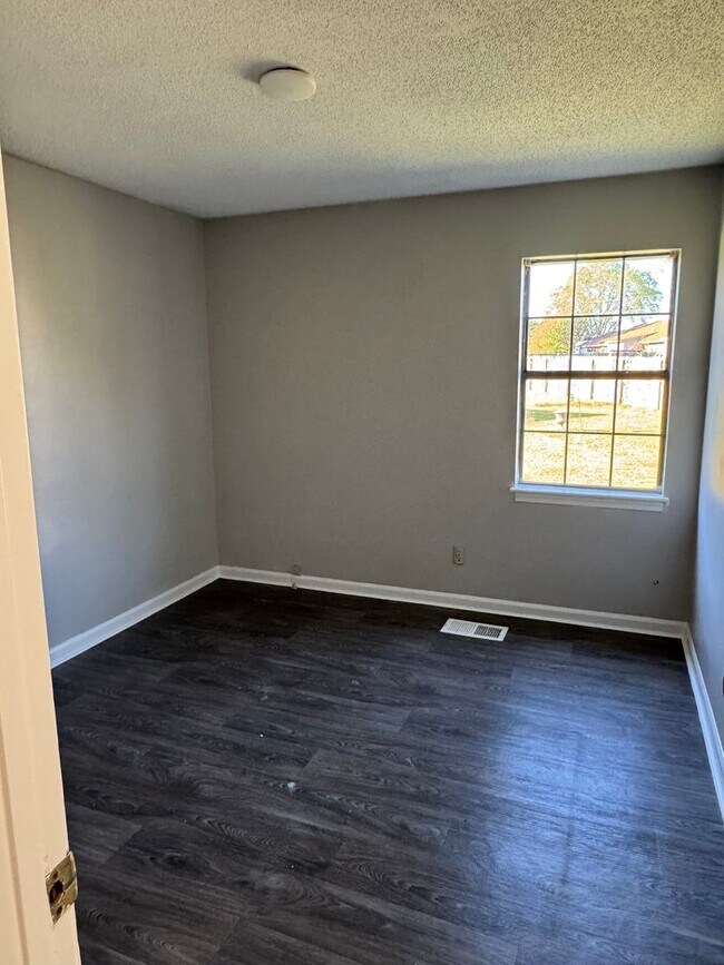 Foto del edificio - 223 Cedar Ridge Cove