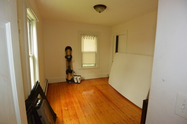 Building Photo - 5 Lawrence St