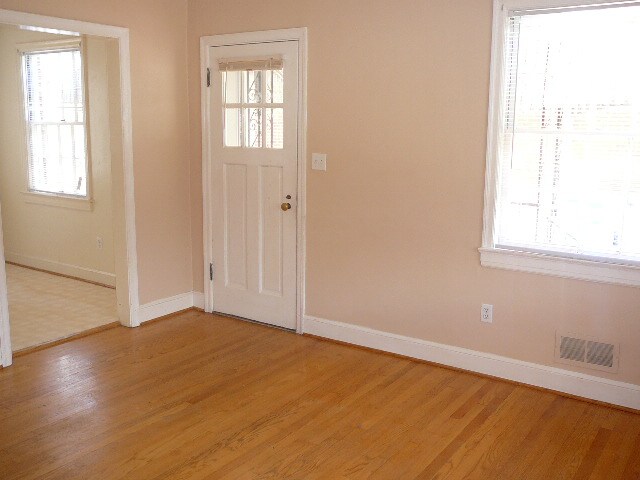 Foto del interior - 2617-2619 Laburnum Ave SW
